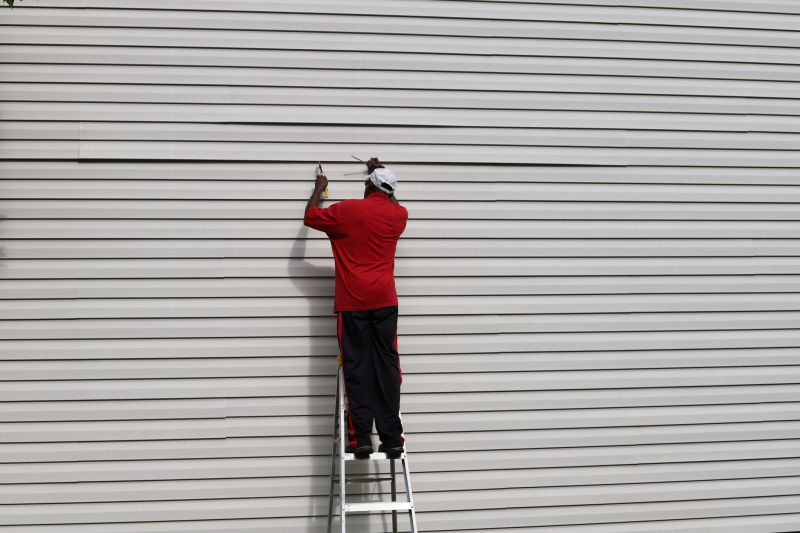 Sealing and Securing Vinyl Siding